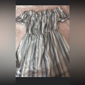 Short white dress with blue